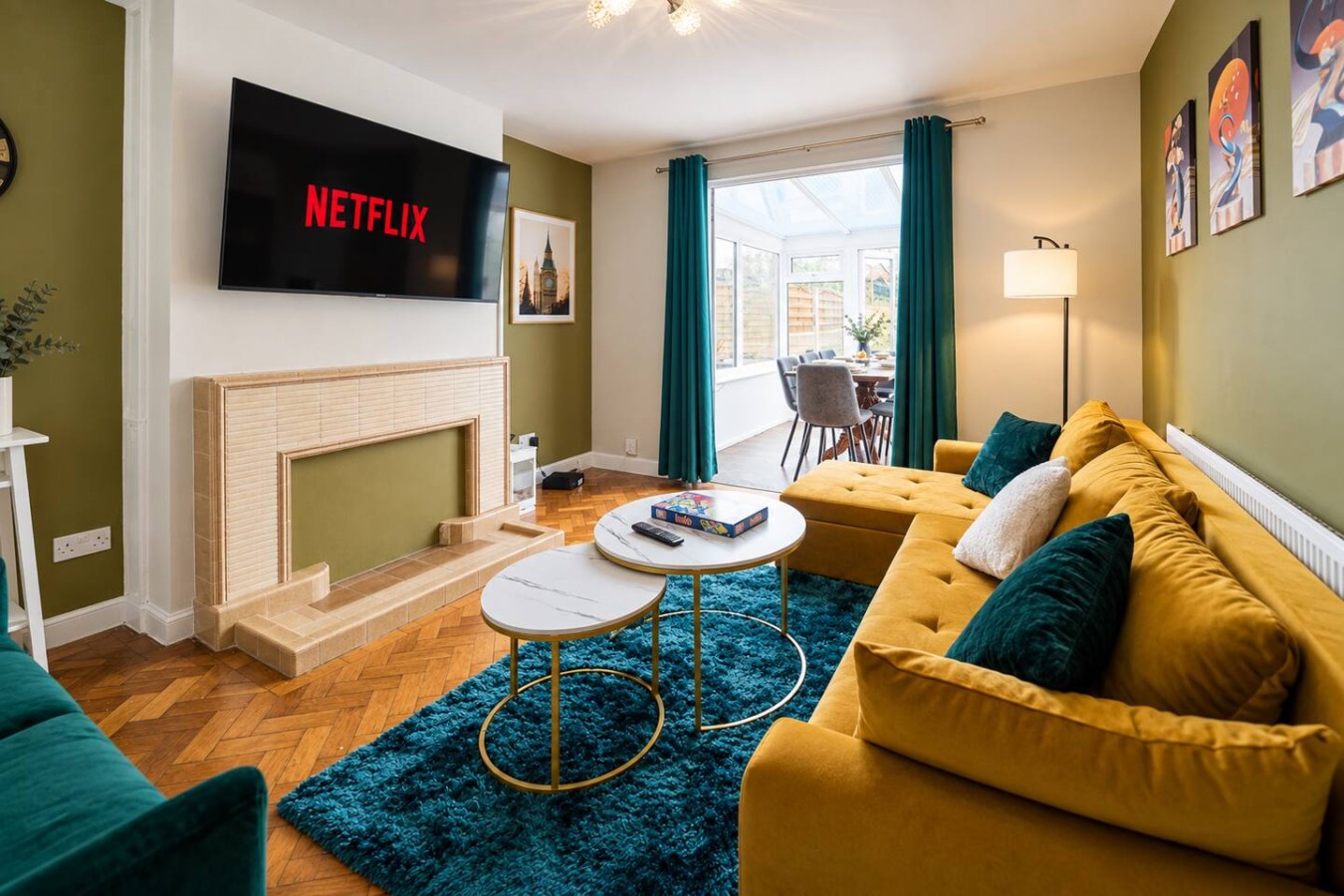 Spacious 4BR | Sleeps 10 | Free Parking serviced apartment - UK - VivreStays