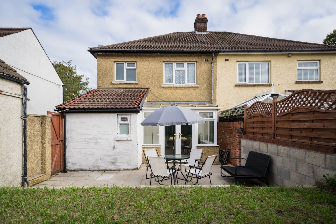 Spacious 4BR | Sleeps 10 | Free Parking in 236 Albany Rd, Cardiff CF24 3RZ, UK - Property image 40 - VivreStays