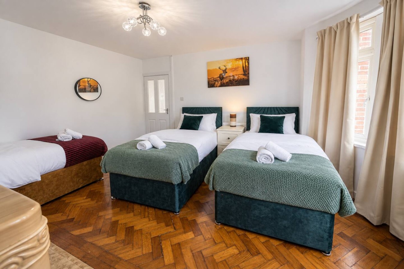 Spacious 4BR | Sleeps 10 | Free Parking in 236 Albany Rd, Cardiff CF24 3RZ, UK - Property image 12 - VivreStays