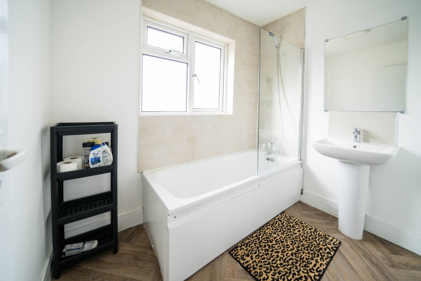 Spacious 4BR | Sleeps 10 | Free Parking in 236 Albany Rd, Cardiff CF24 3RZ, UK - Property image 34 - VivreStays