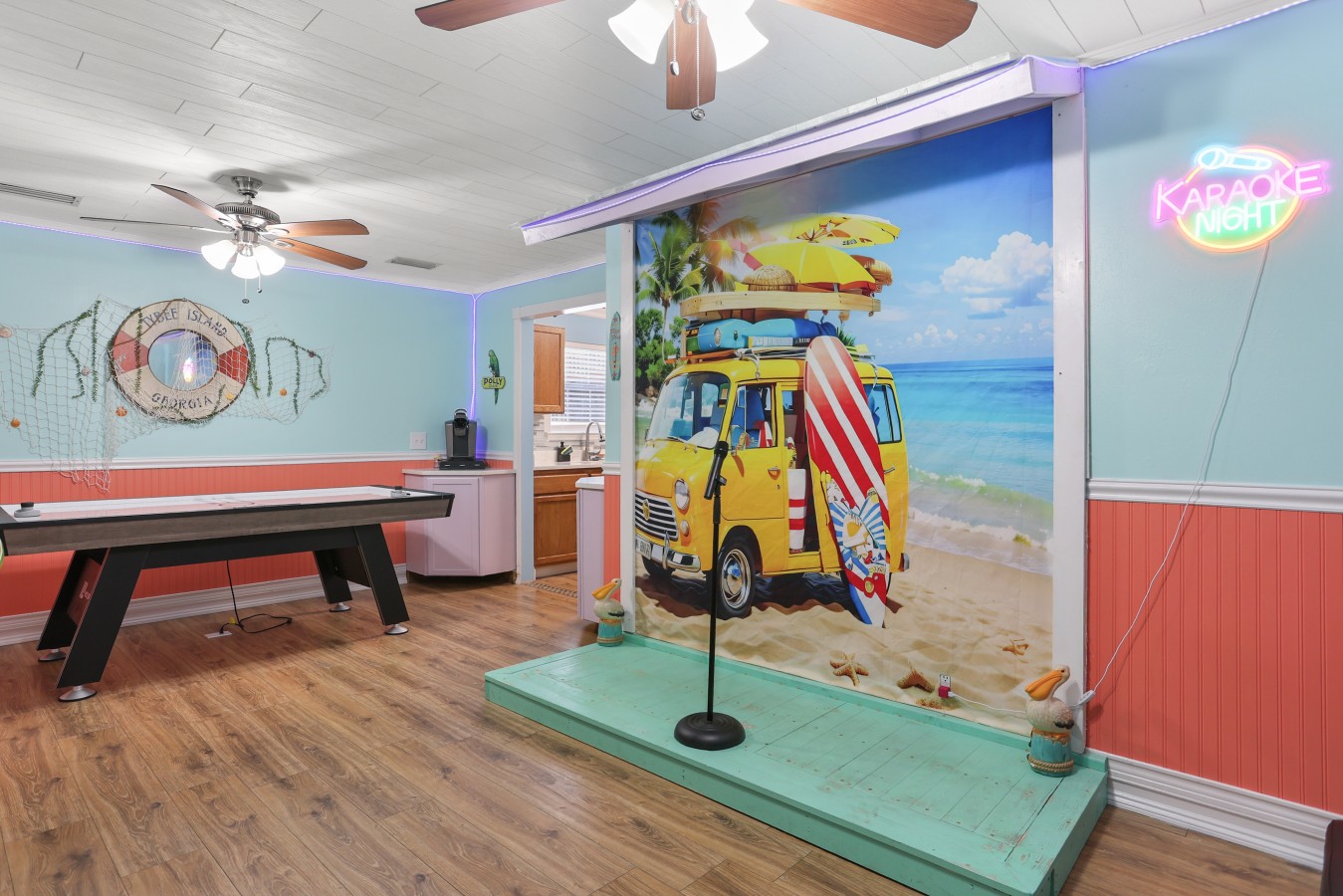 Southern Comfort Bar | Jimmy Buffet style hangout | Family friendly | Pet friendly