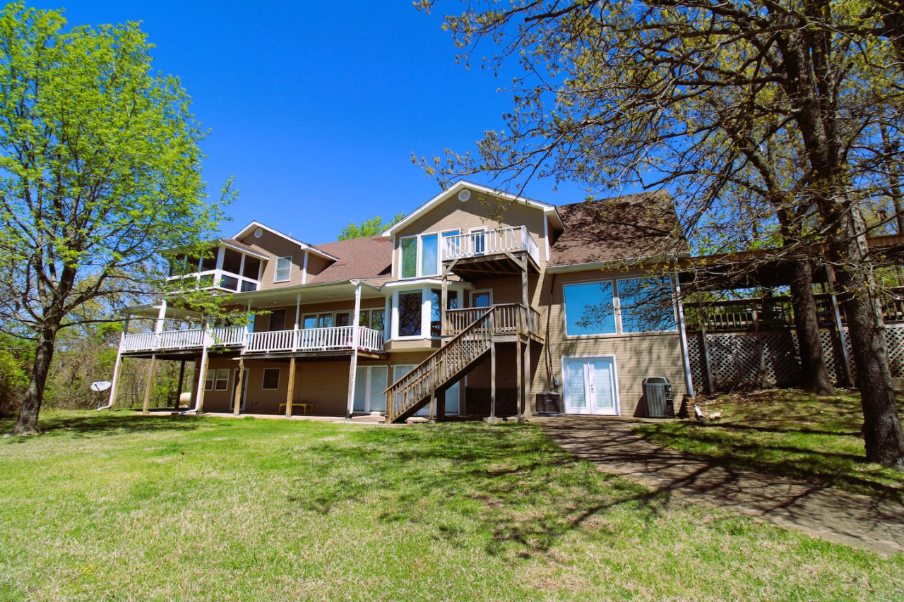 Hummingbird Hideaway - Branson, MO
