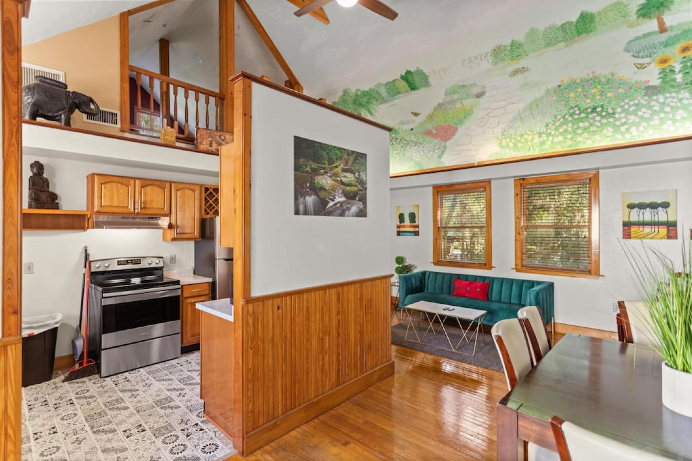 Charming Loft With Historic Touches - Unique Urban Retreat - Gainesville, FL