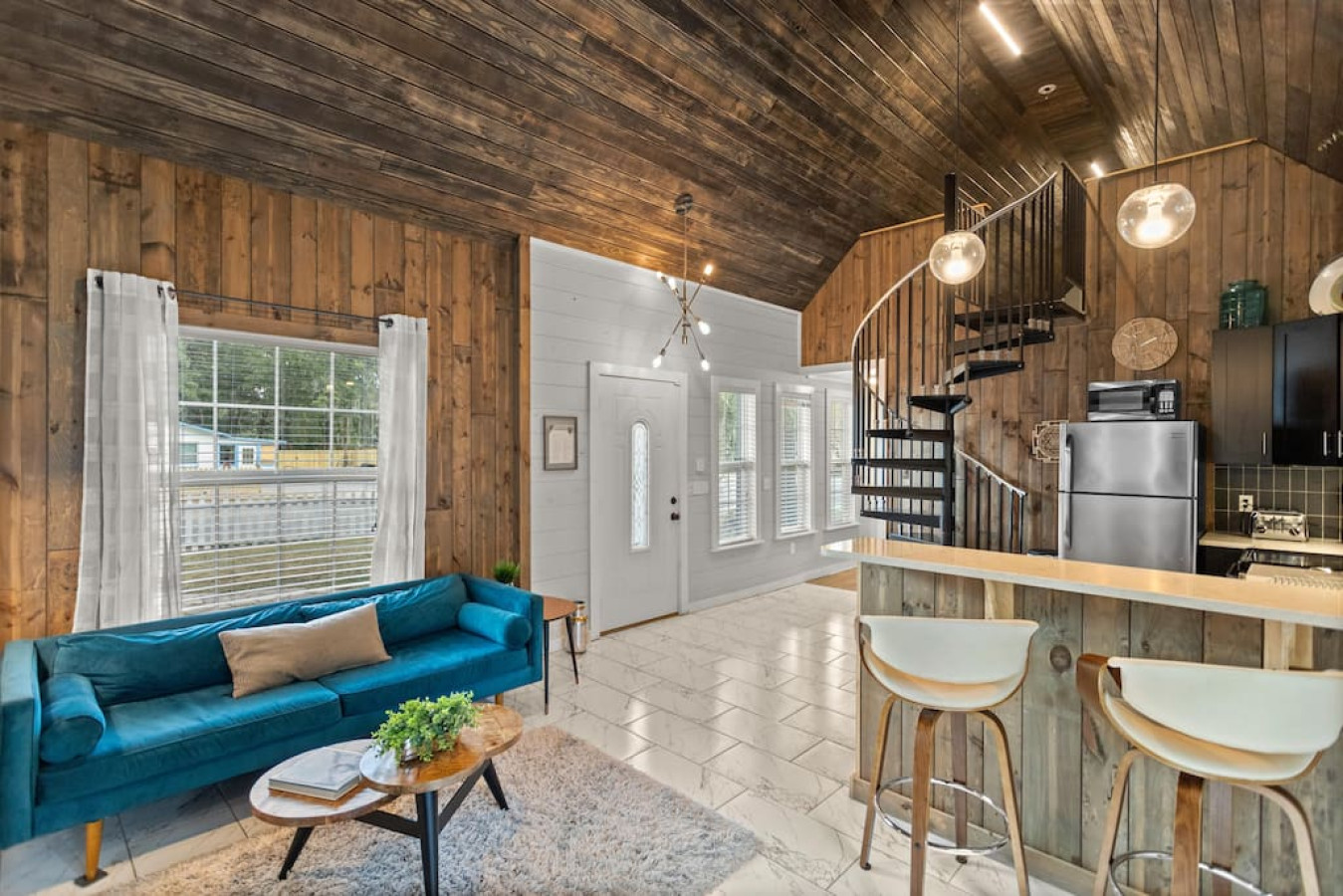 Charming Tiny Victorian With Loft And Outdoor Oasis - Delightful Retreat - ゲインズビル, FL