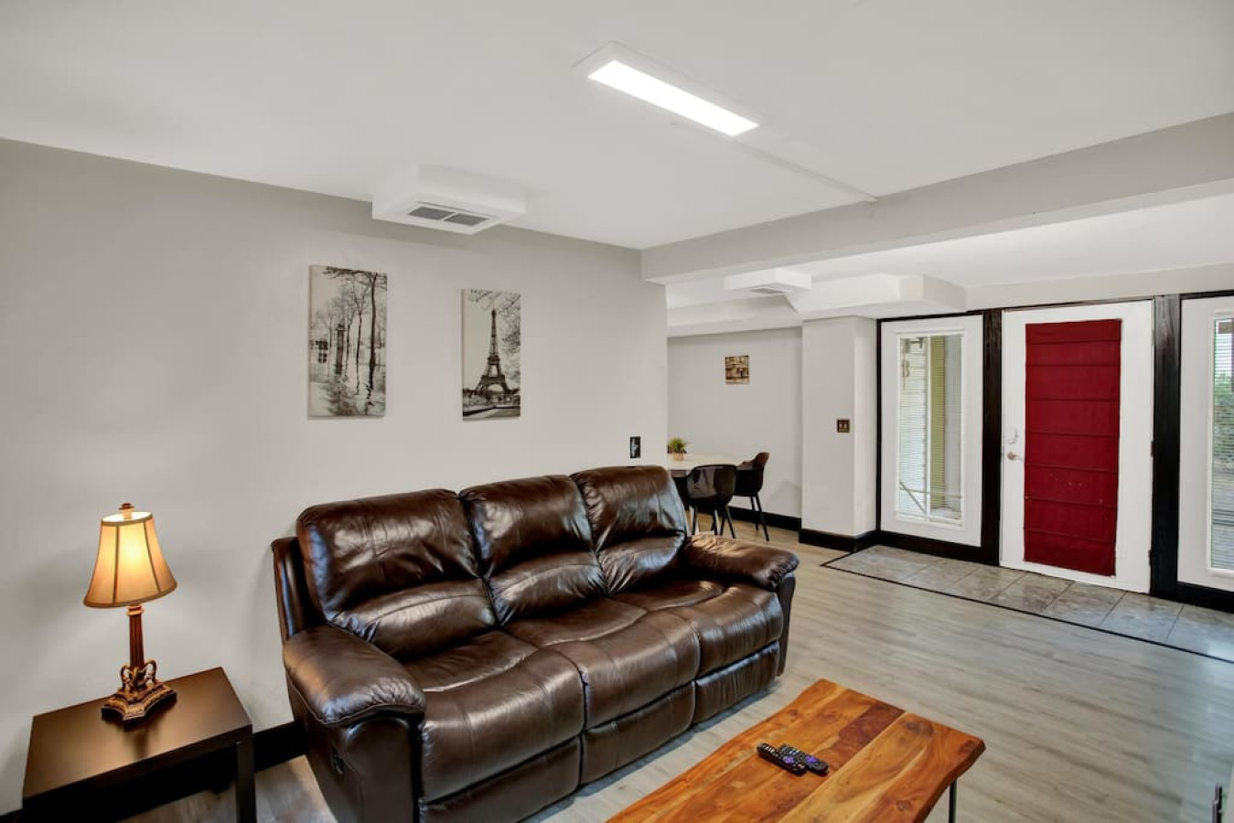 Historic Charm And Modern Convenience - Captivating Downtown Retreat - 게인즈빌