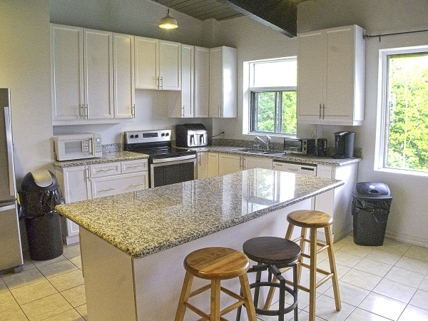 Gateside Chalets Expansive 6 Bedroom/Hot-Tub/Near Village/Blue Mountain