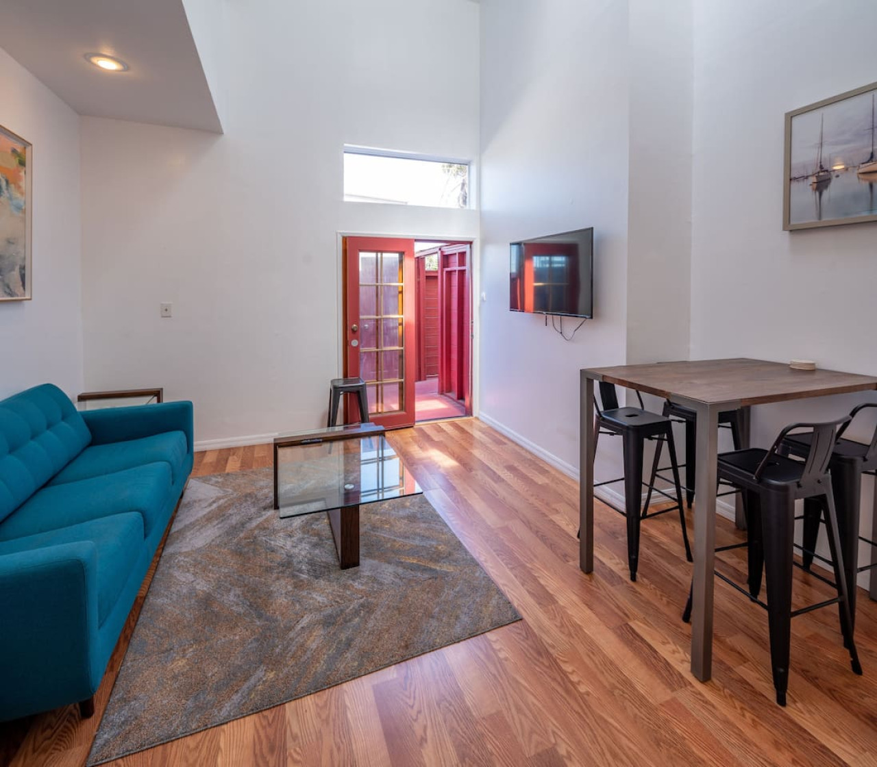 Bright 2 Bed Venice Loft - Los Angeles, CA
