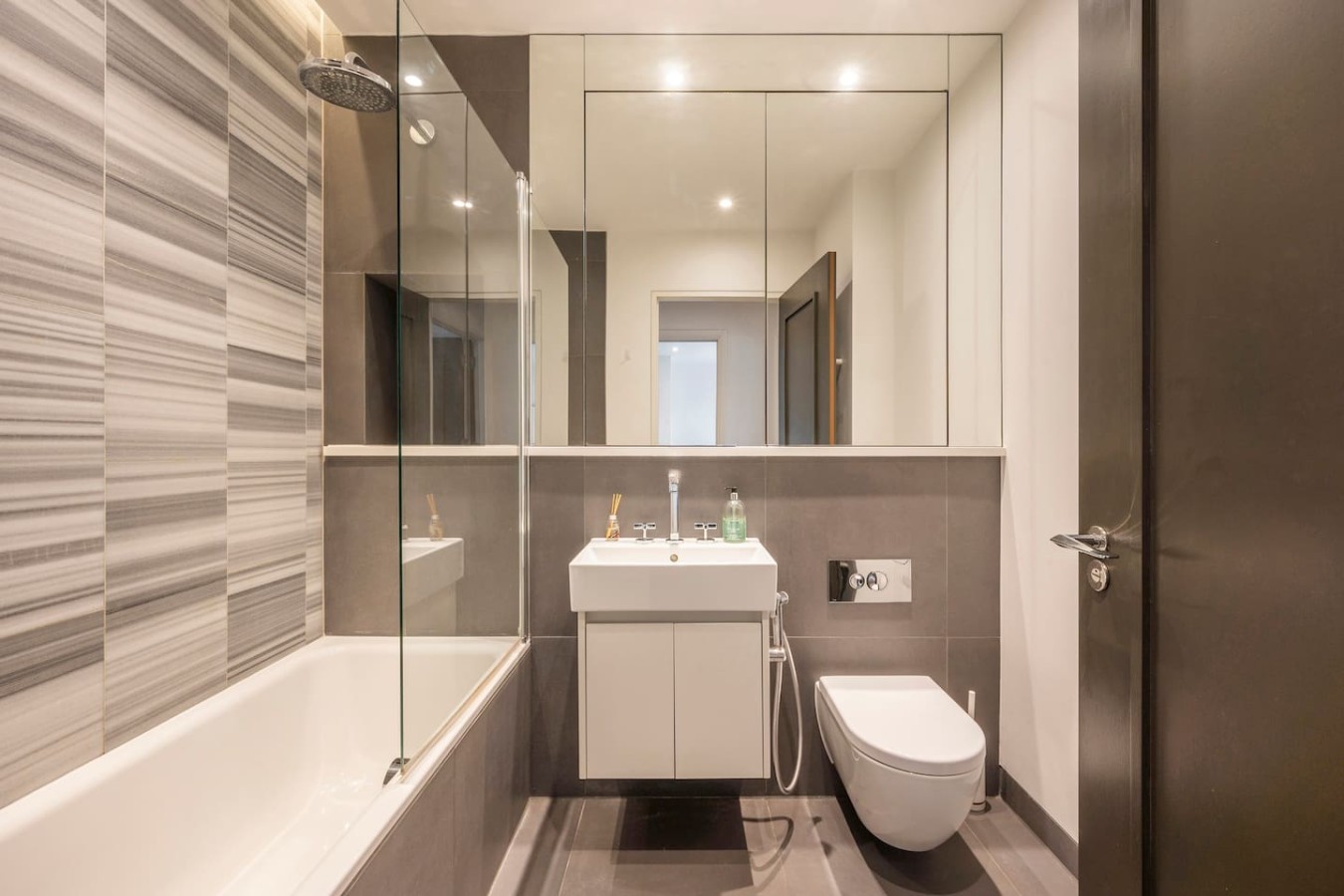 Serene One Bed, W/AC, Bidet, Walk to Baker Street in Flat 14 5 Cuthbert Street - Property image 4 - VivreStays