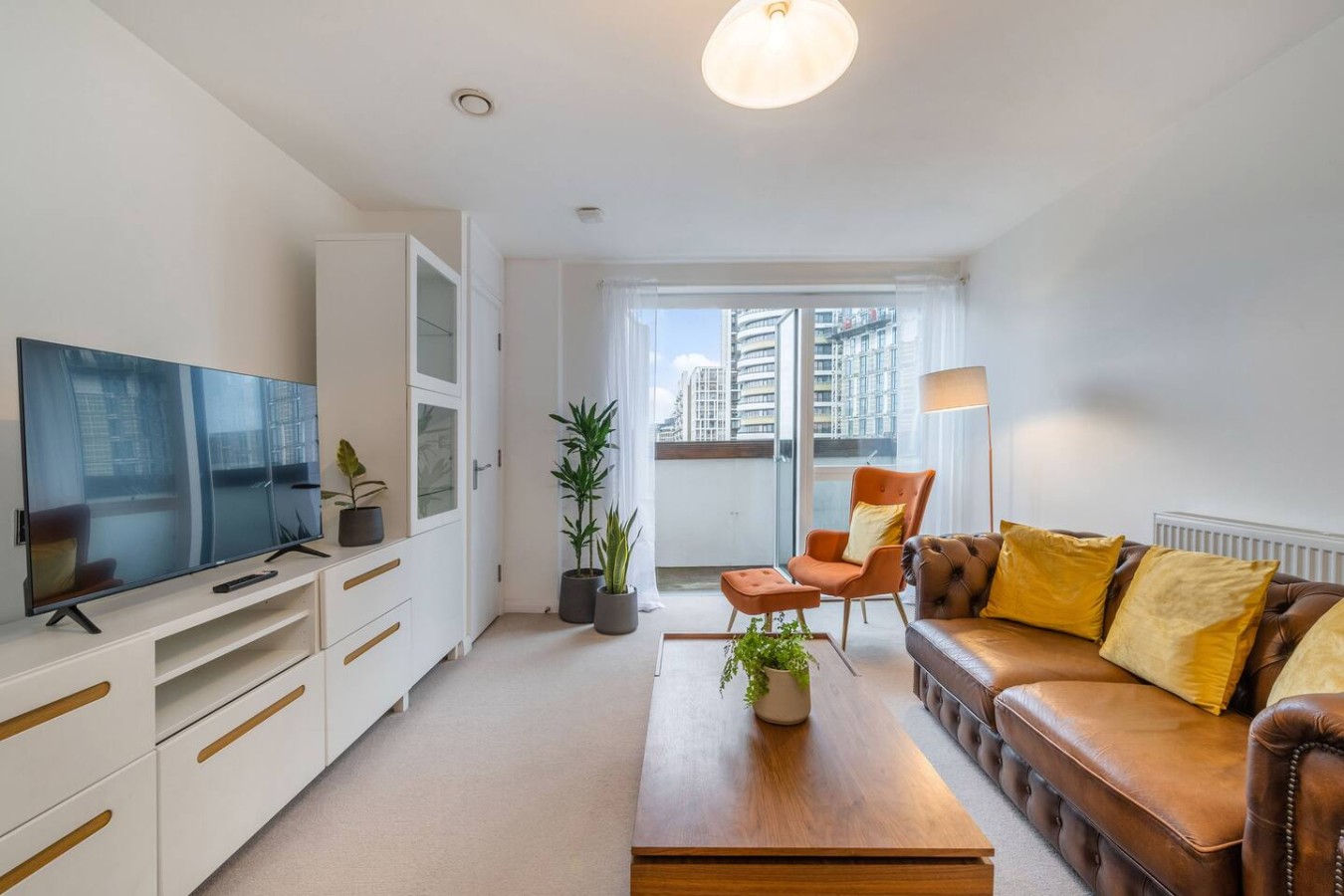 Luxury 2 Bed w/Balcony View, 4 Min Walk to Station in 10 Bard Road Flat 11 - Property image 5 - VivreStays