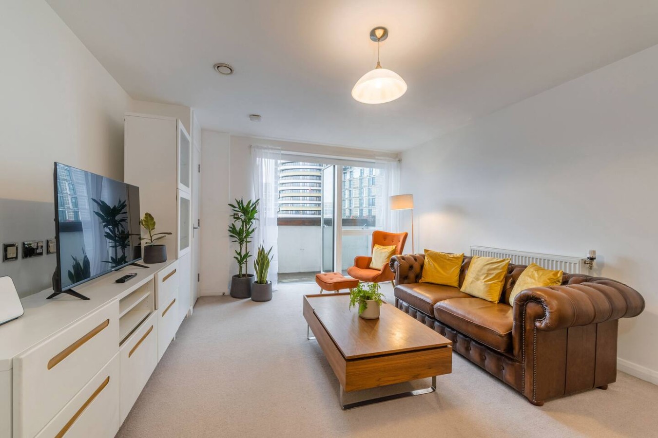Luxury 2 Bed w/Balcony View, 4 Min Walk to Station in 10 Bard Road Flat 11 - Property image 14 - VivreStays