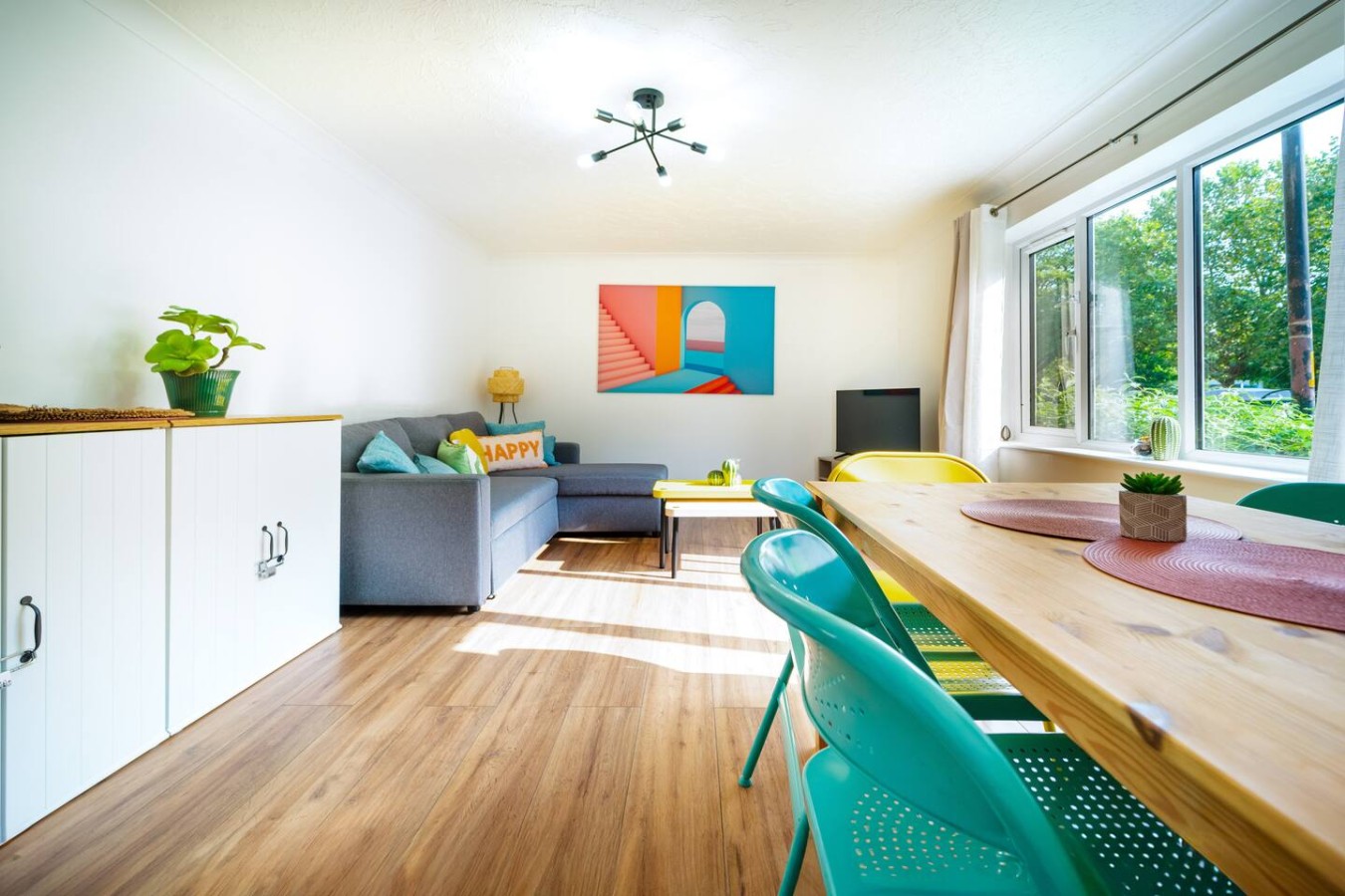 Cosy 2 Bed 2 Bath Elephant Castle With Parking in Riddell Court, 20 Albany Road Flat 9 Riddell Court - Property image 2 - VivreStays