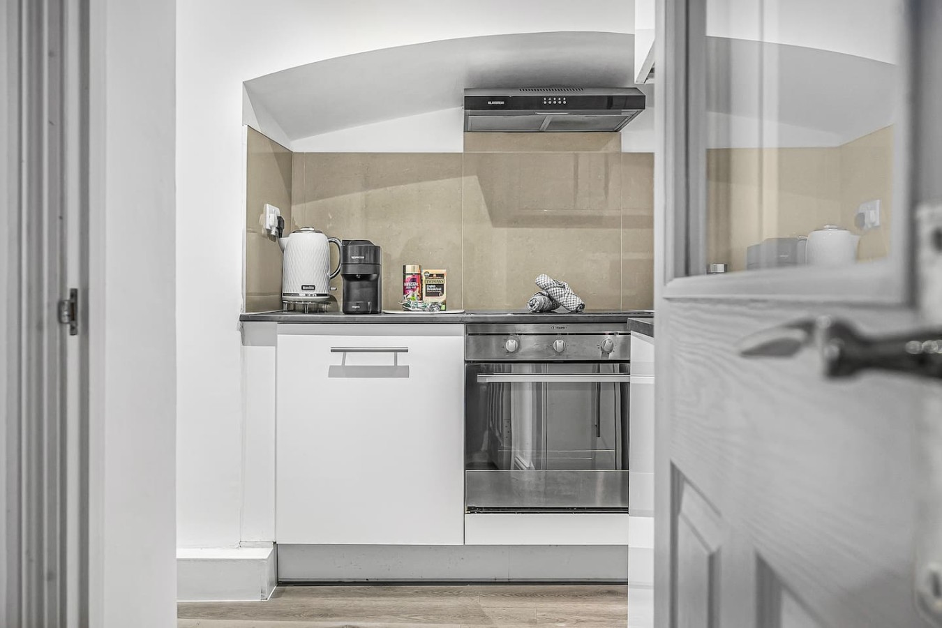 Cosy 3 Beds, 2 Bath, w/Garden in Central London in 34 Brechin Place - Property image 10 - VivreStays