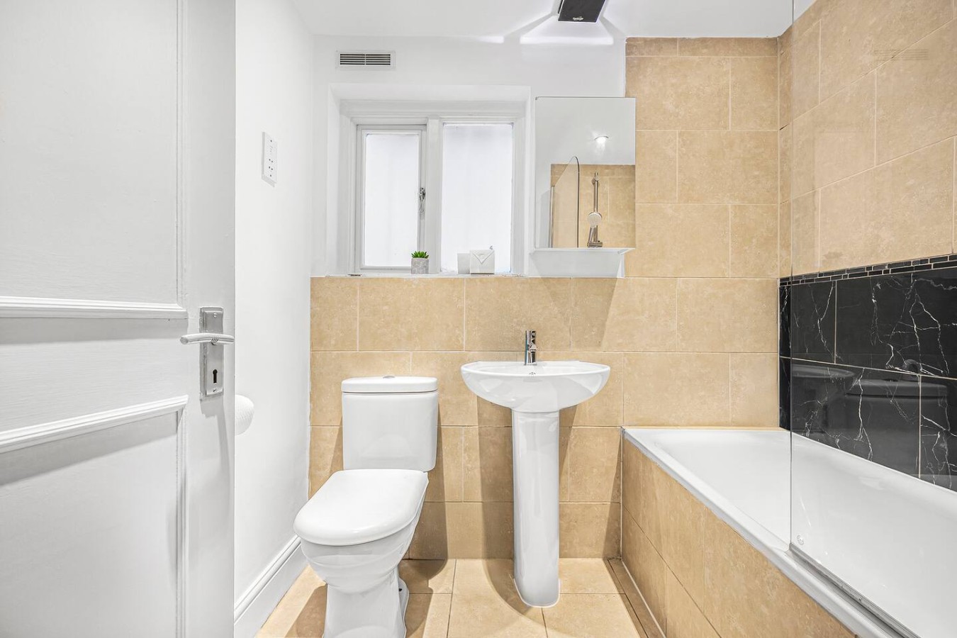 Cosy 3 Beds, 2 Bath, w/Garden in Central London in 34 Brechin Place - Property image 4 - VivreStays