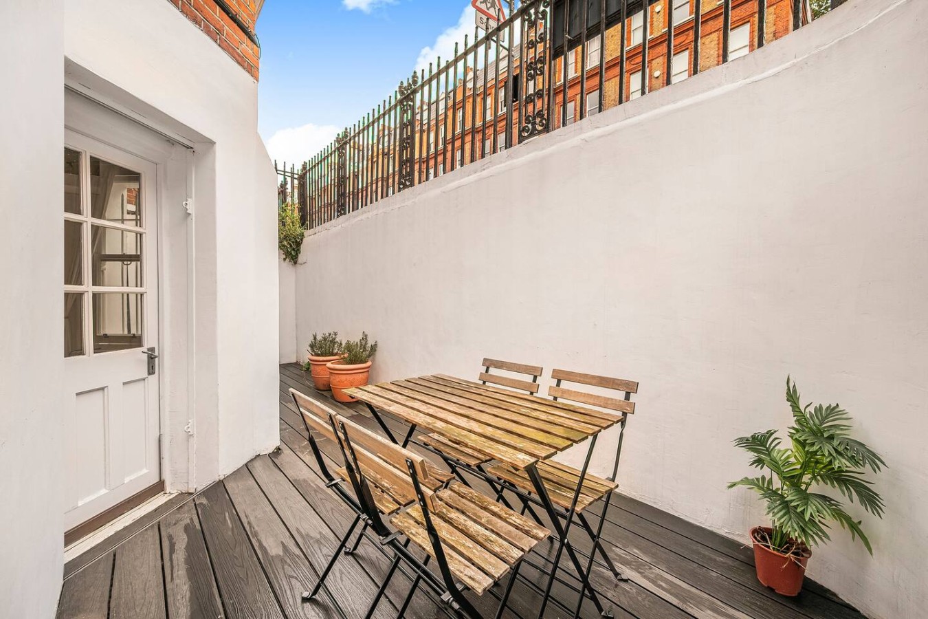 Cosy 3 Beds, 2 Bath, w/Garden in Central London in 34 Brechin Place - Property image 3 - VivreStays
