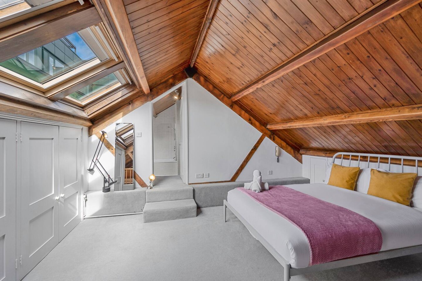 Cosy 3 Bed 3 Bath Covent Garden China Town Soho in Floral Street 28 - Property image 7 - VivreStays