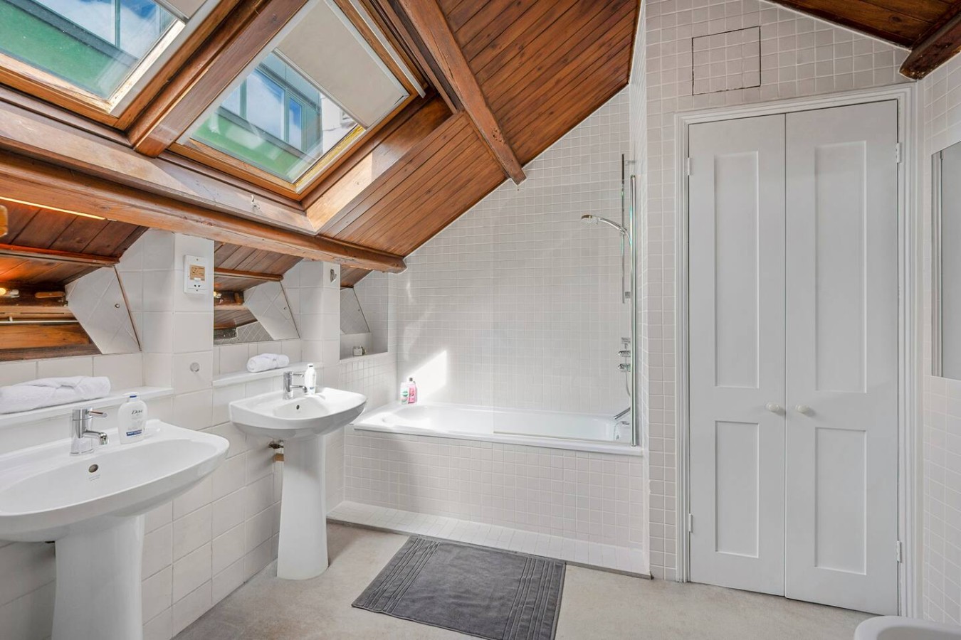 Cosy 3 Bed 3 Bath Covent Garden China Town Soho in Floral Street 28 - Property image 4 - VivreStays