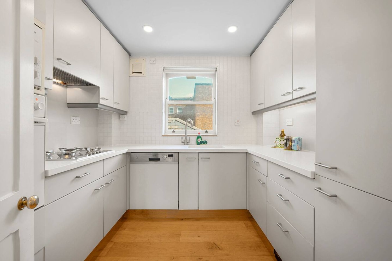 Cosy 3 Bed 3 Bath Covent Garden China Town Soho in Floral Street 28 - Property image 5 - VivreStays