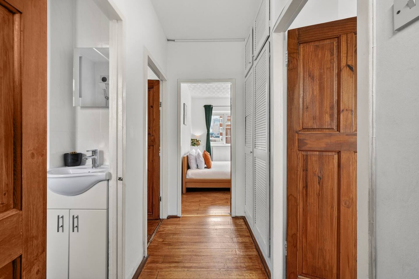 Spacious 2 Bedroom w/Balcony Hoxton, Old St, City in Bevenden Street - Property image 8 - VivreStays