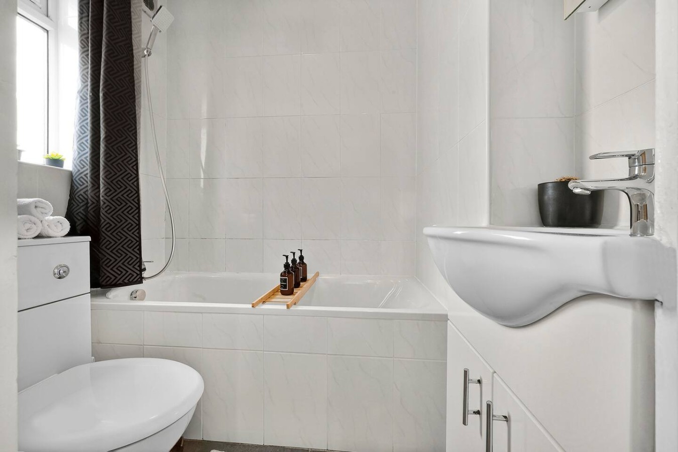 Spacious 2 Bedroom w/Balcony Hoxton, Old St, City in Bevenden Street - Property image 2 - VivreStays