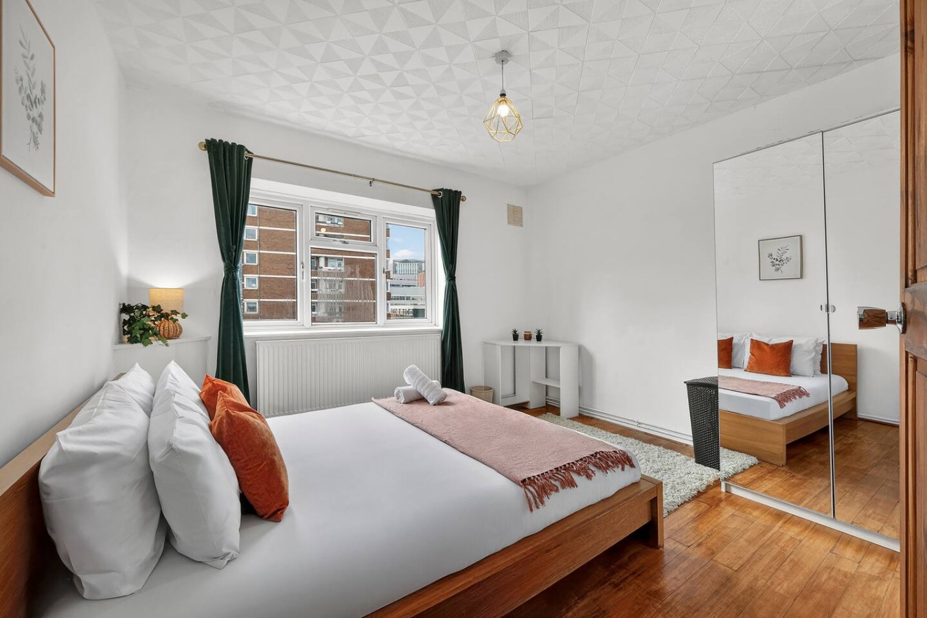 Spacious 2 Bedroom w/Balcony Hoxton, Old St, City in Bevenden Street - Property image 3 - VivreStays