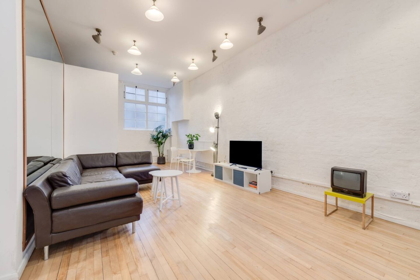 One Bed Urban Oasis Near Kings Cross St in 53 Bayham Place - Property image 15 - VivreStays