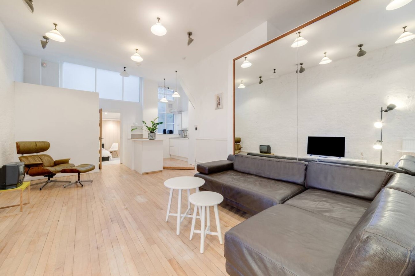 One Bed Urban Oasis Near Kings Cross St in 53 Bayham Place - Property image 4 - VivreStays