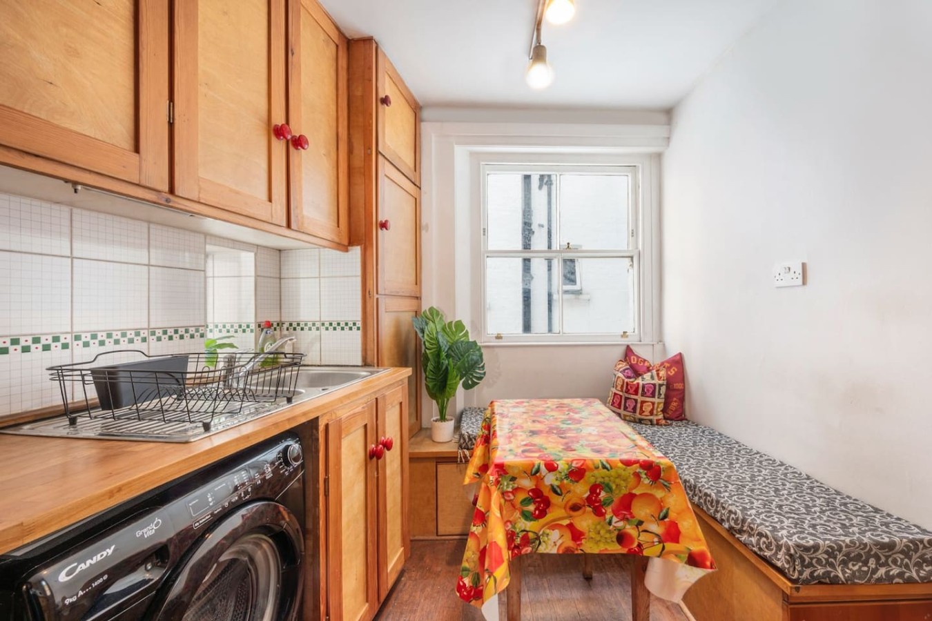 Rustic One Bedroom Apartment Baker Street in Oxford & Cambridge Mansions, Old Marylebone Road - Property image 9 - VivreStays