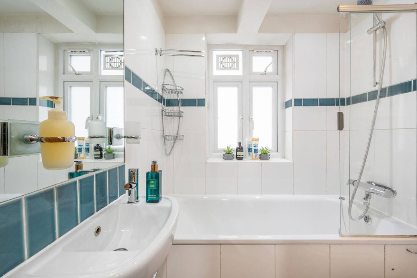 Rustic One Bedroom Apartment Baker Street in Oxford & Cambridge Mansions, Old Marylebone Road - Property image 6 - VivreStays