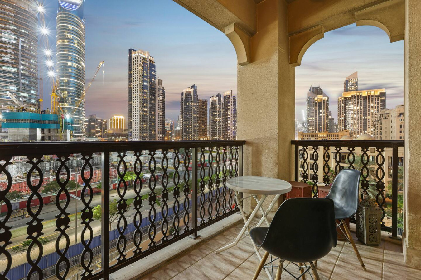 Chic 1BR | Pool, Parking | Near Burj Khalifa