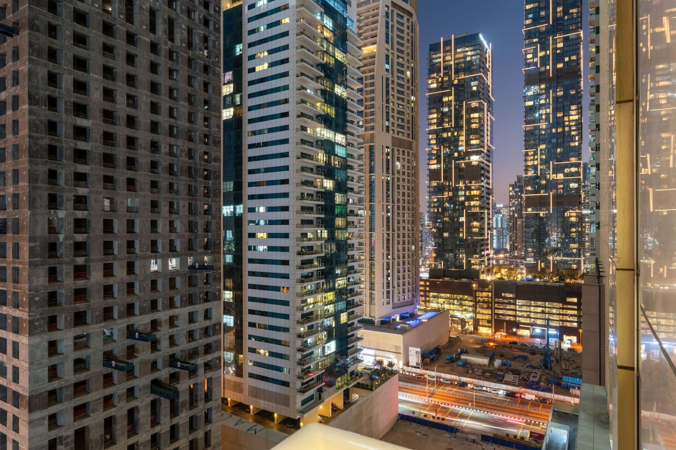 Dubai Marina Apartment | Pool, Gym & Walk to Shops
