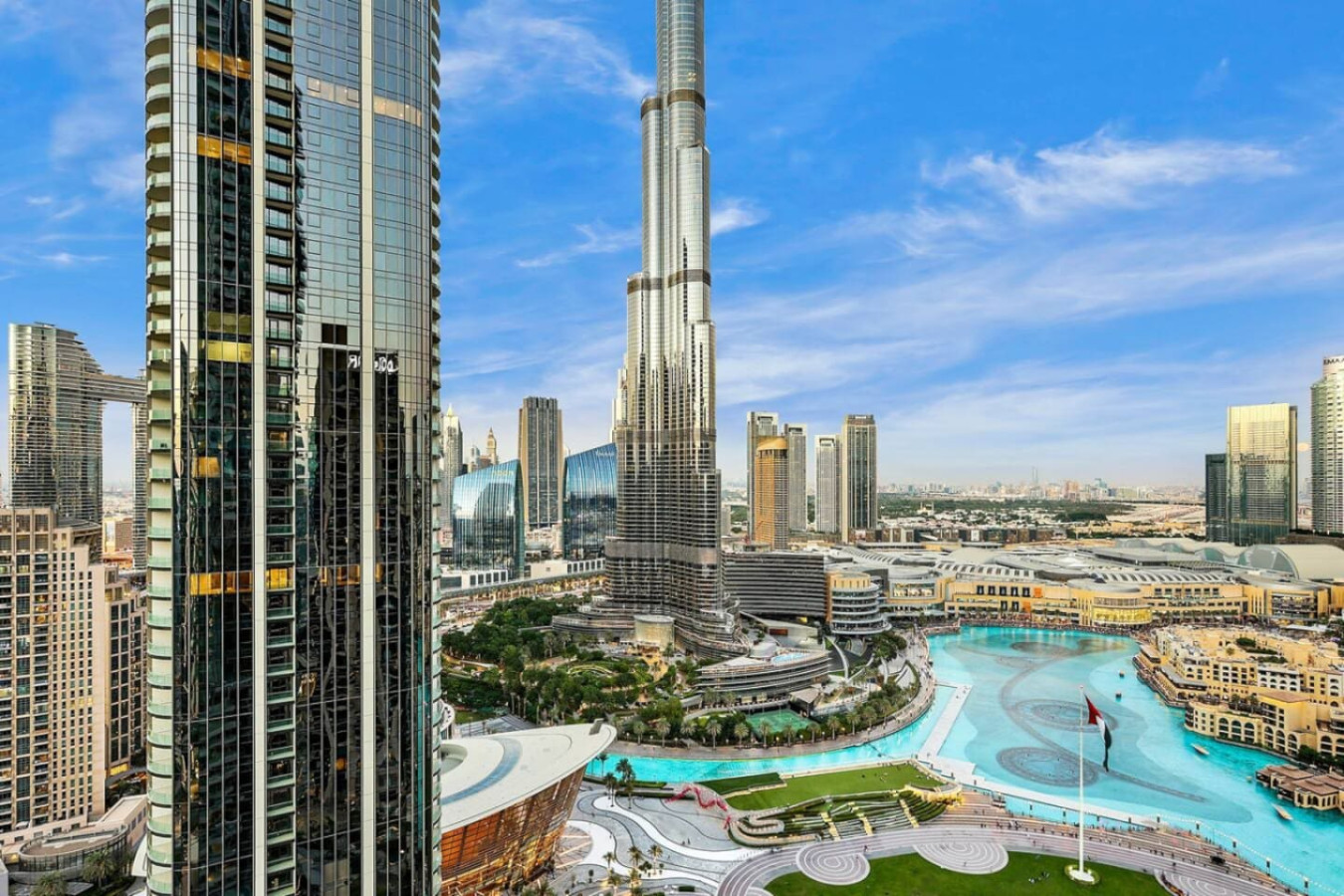 FIRST CLASS | 4BR | Burj Khalifa View | Modern Gem