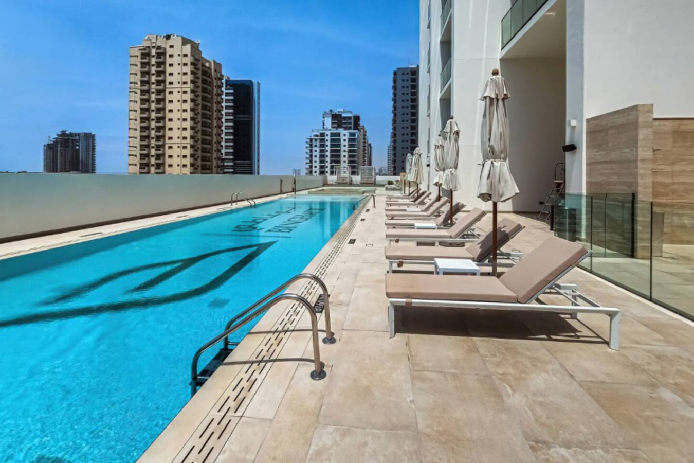 FIRST CLASS | 1BR | Elegant Living with City Views