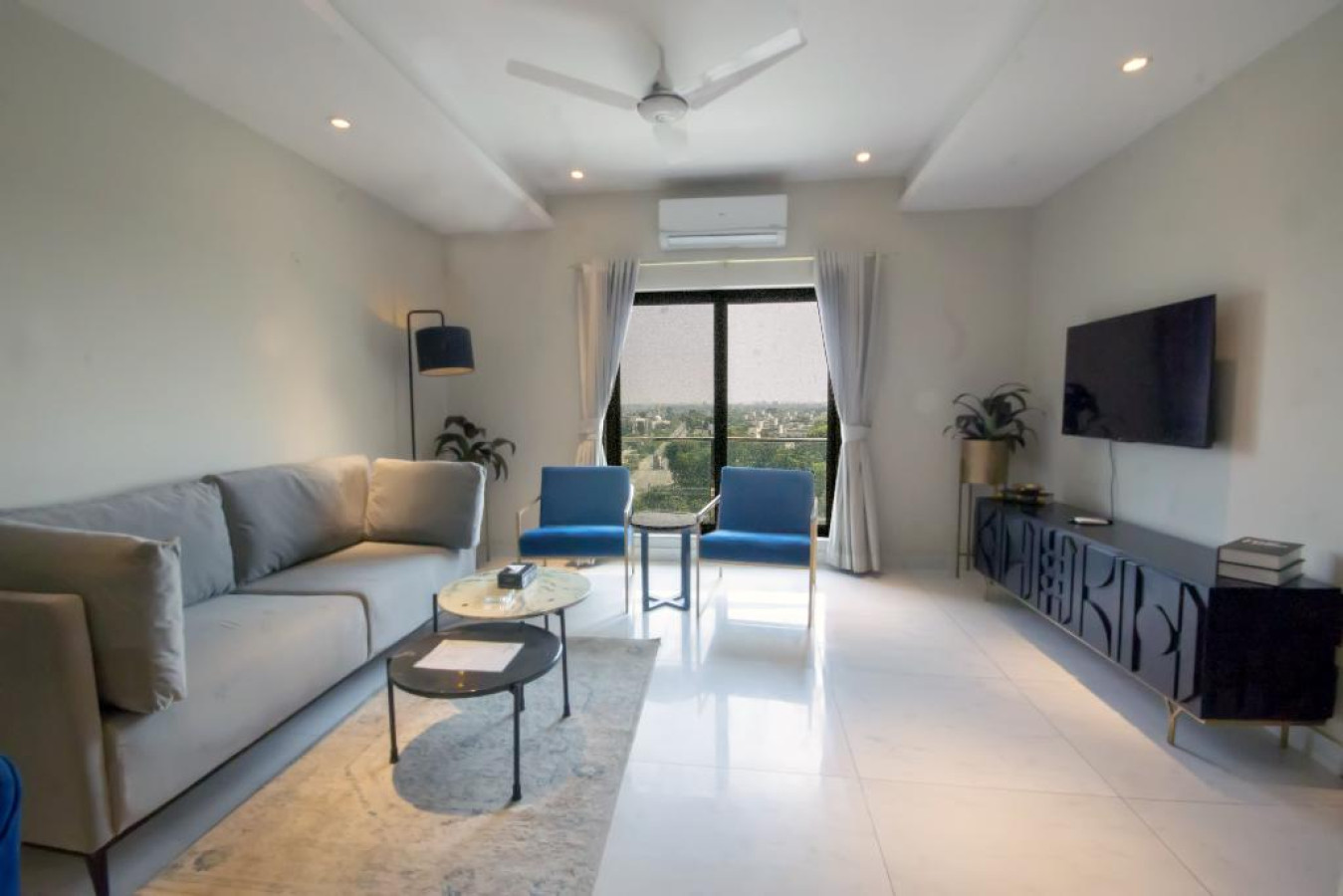 1 Bed Apt | King Bed | Gym | Terrace | Gulberg 3