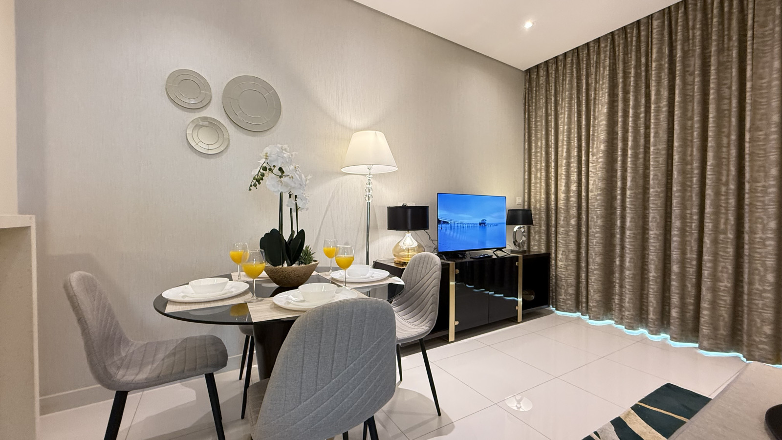 Luxury 1BR Apartment | Pool + Gym | Bay's Edge by DAMAC | Business Bay