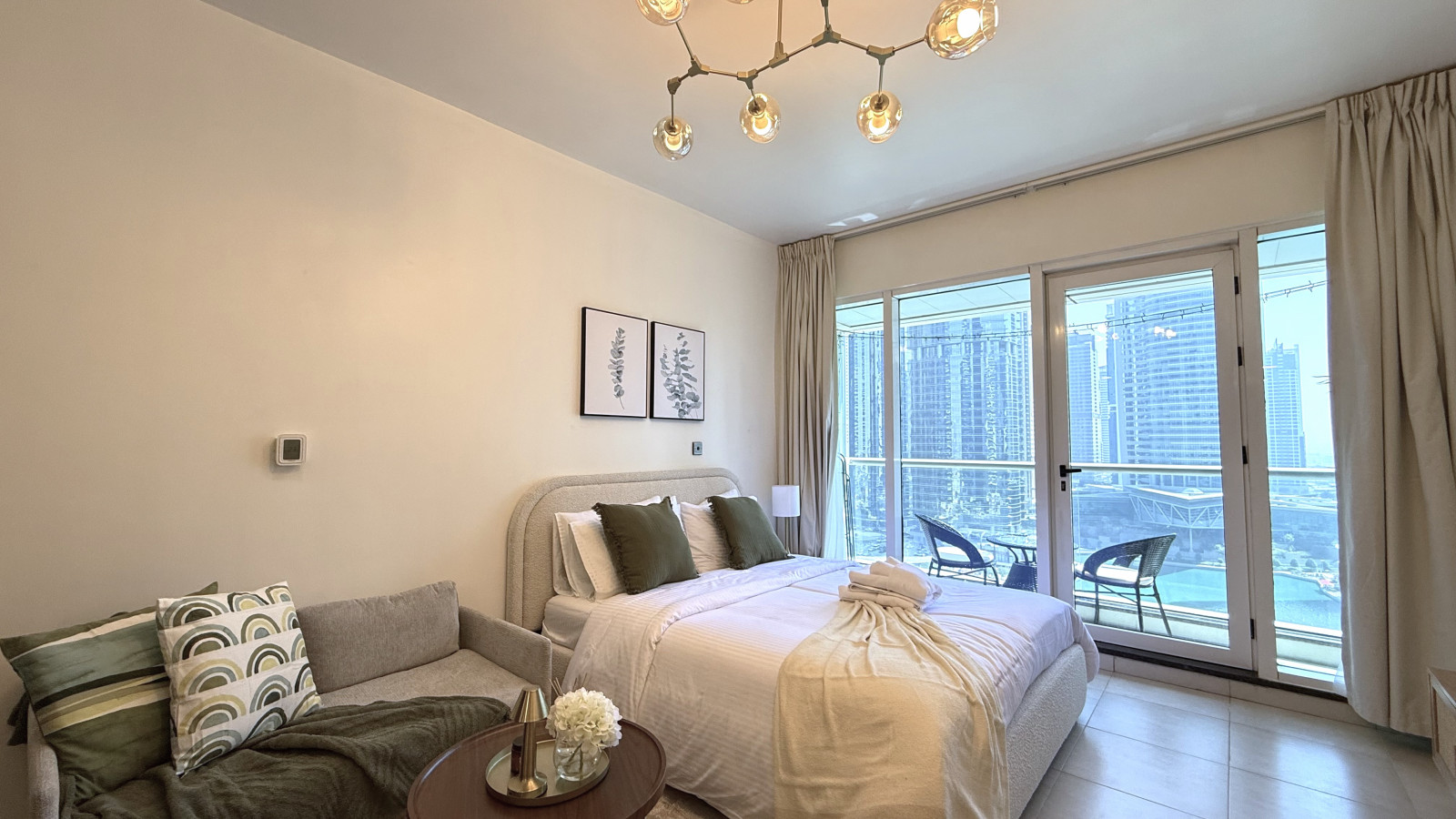 Modern Studio with Lake Views in Dubai Arch Tower, JLT