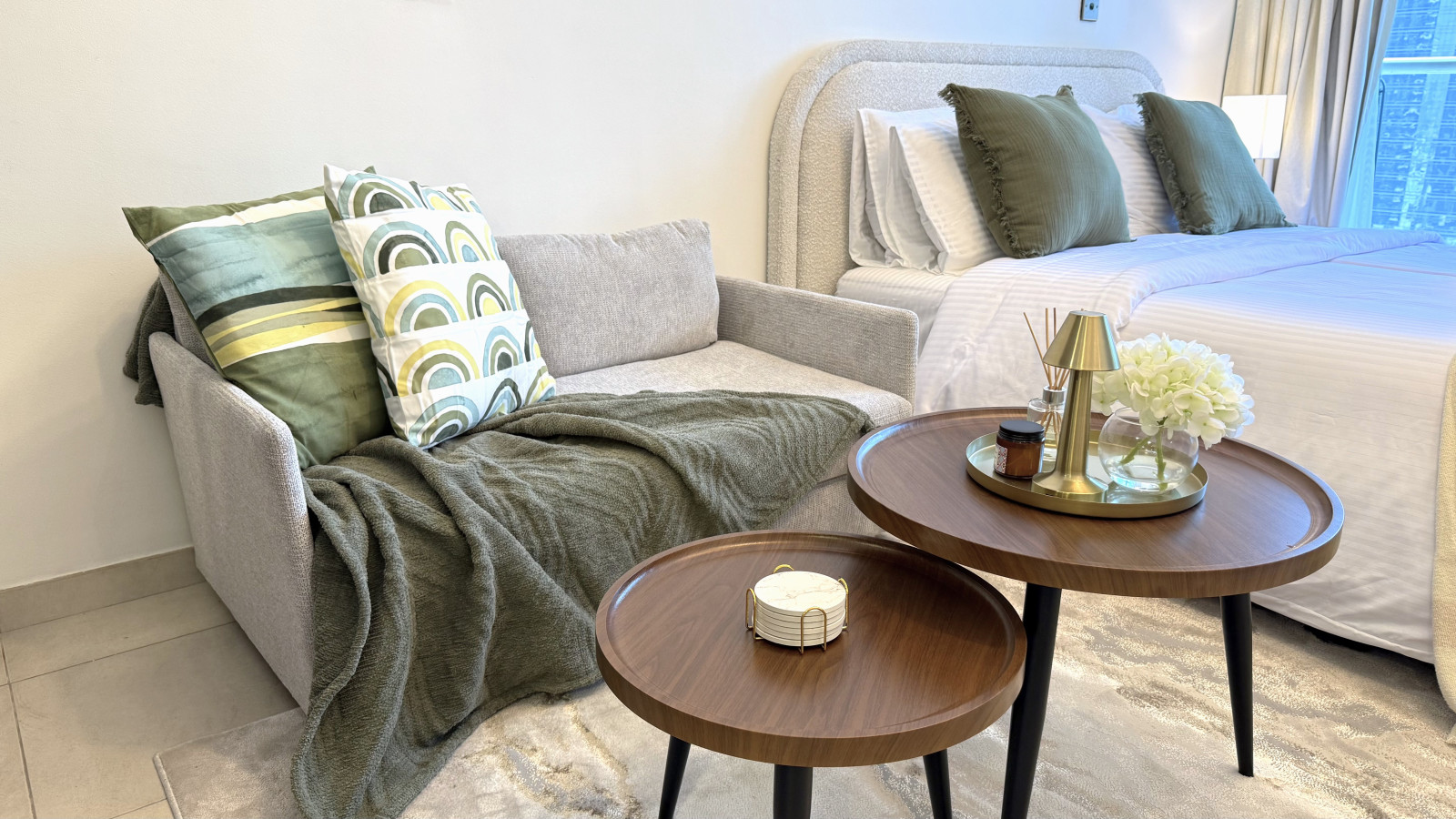 Modern Studio with Lake Views in Dubai Arch Tower, JLT