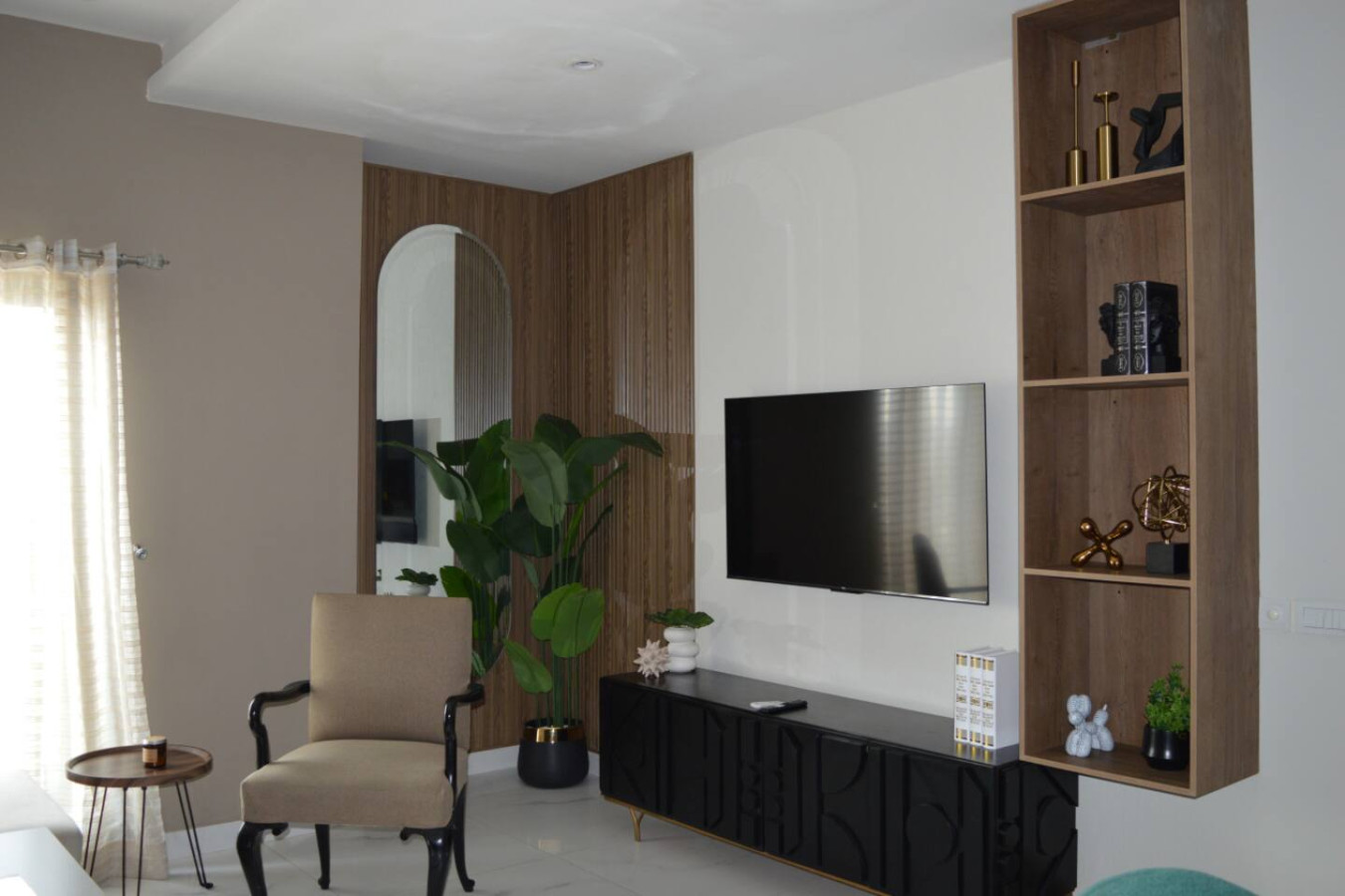 2BHK | King Beds | Top Floor | The Opus Gulberg 3