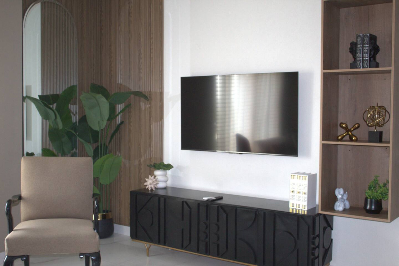 2BHK | King Beds | Top Floor | The Opus Gulberg 3