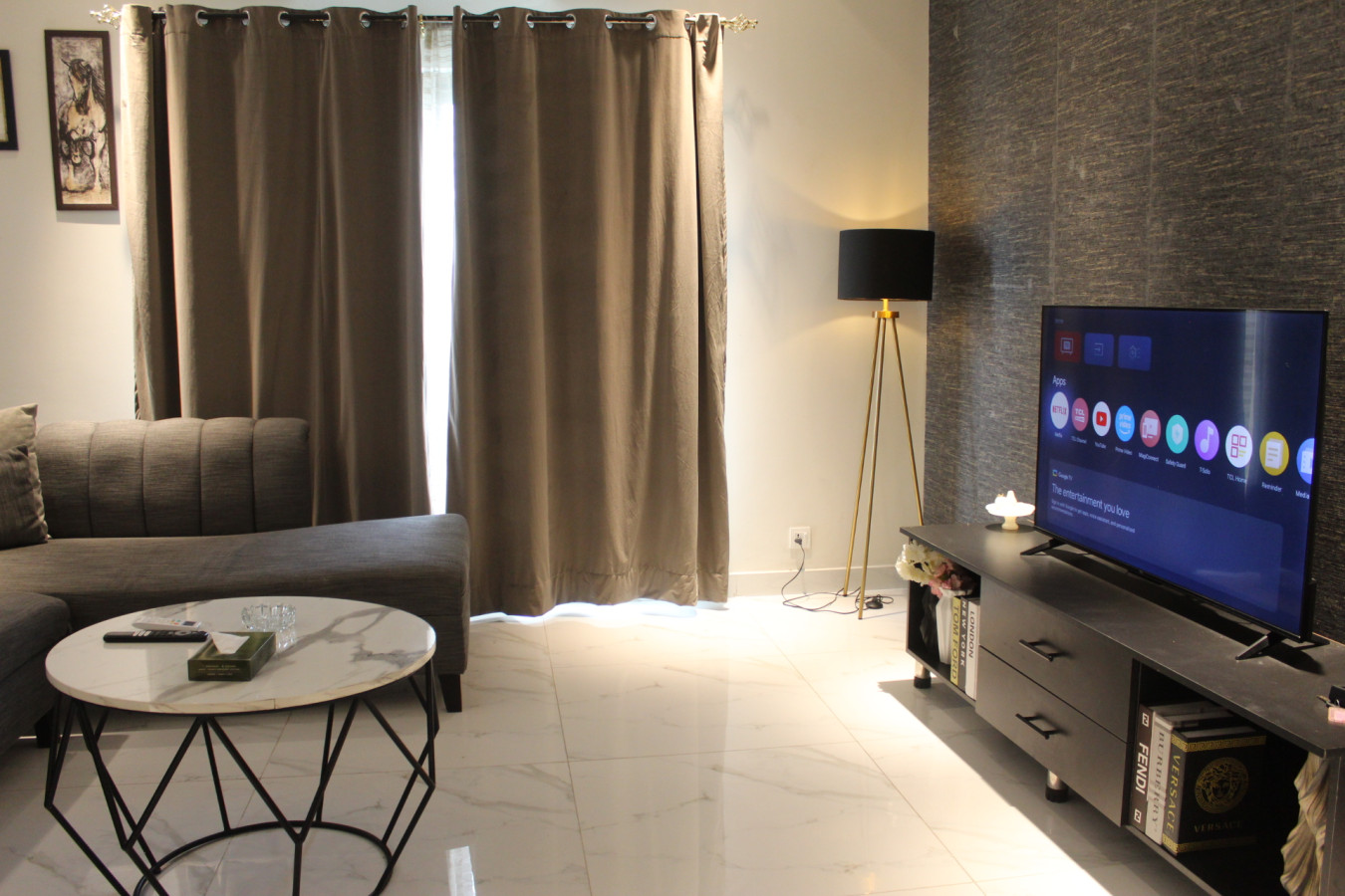 Urban 2 BR Apartment in Gulberg