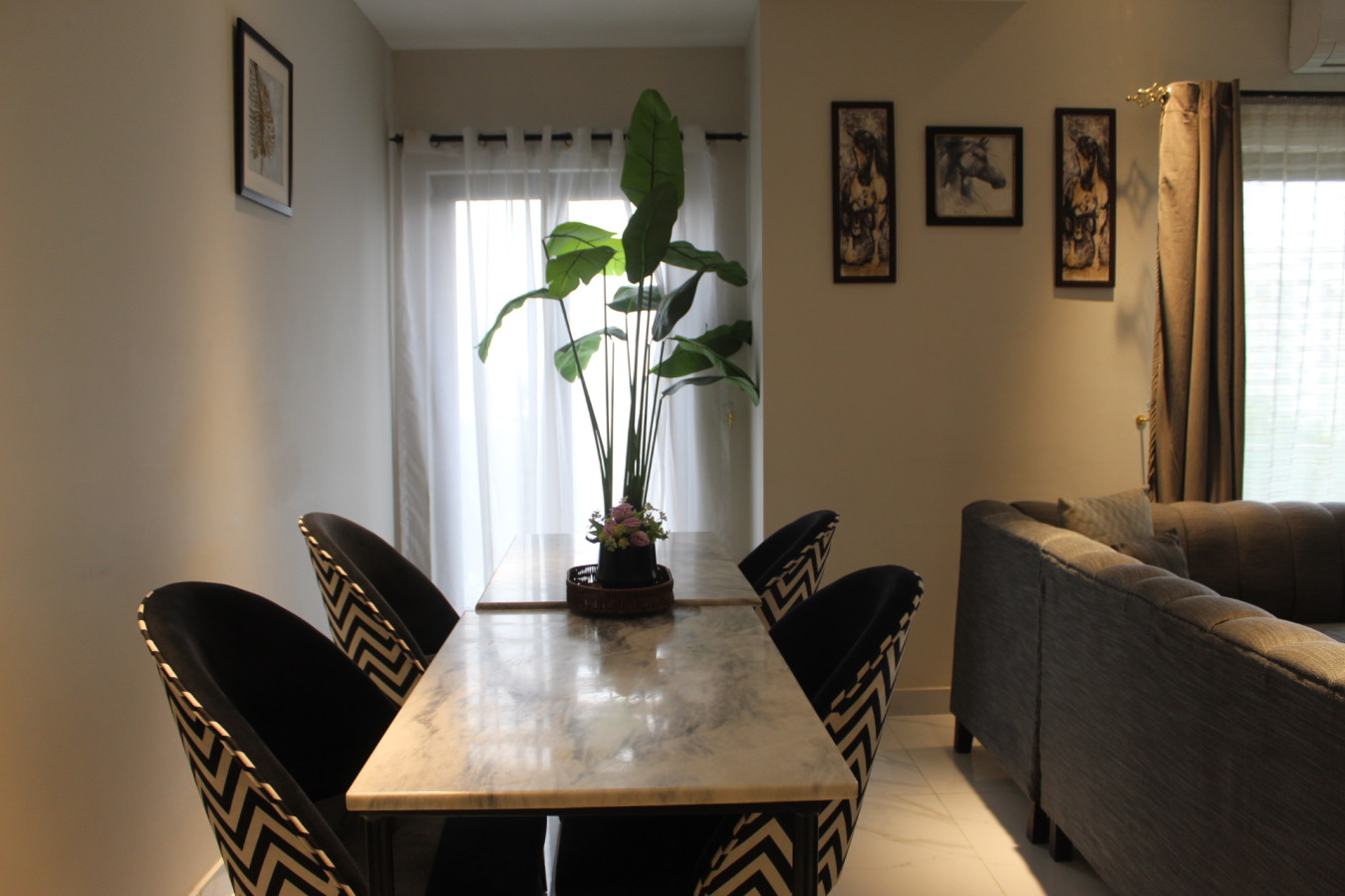 Urban 2 BR Apartment in Gulberg