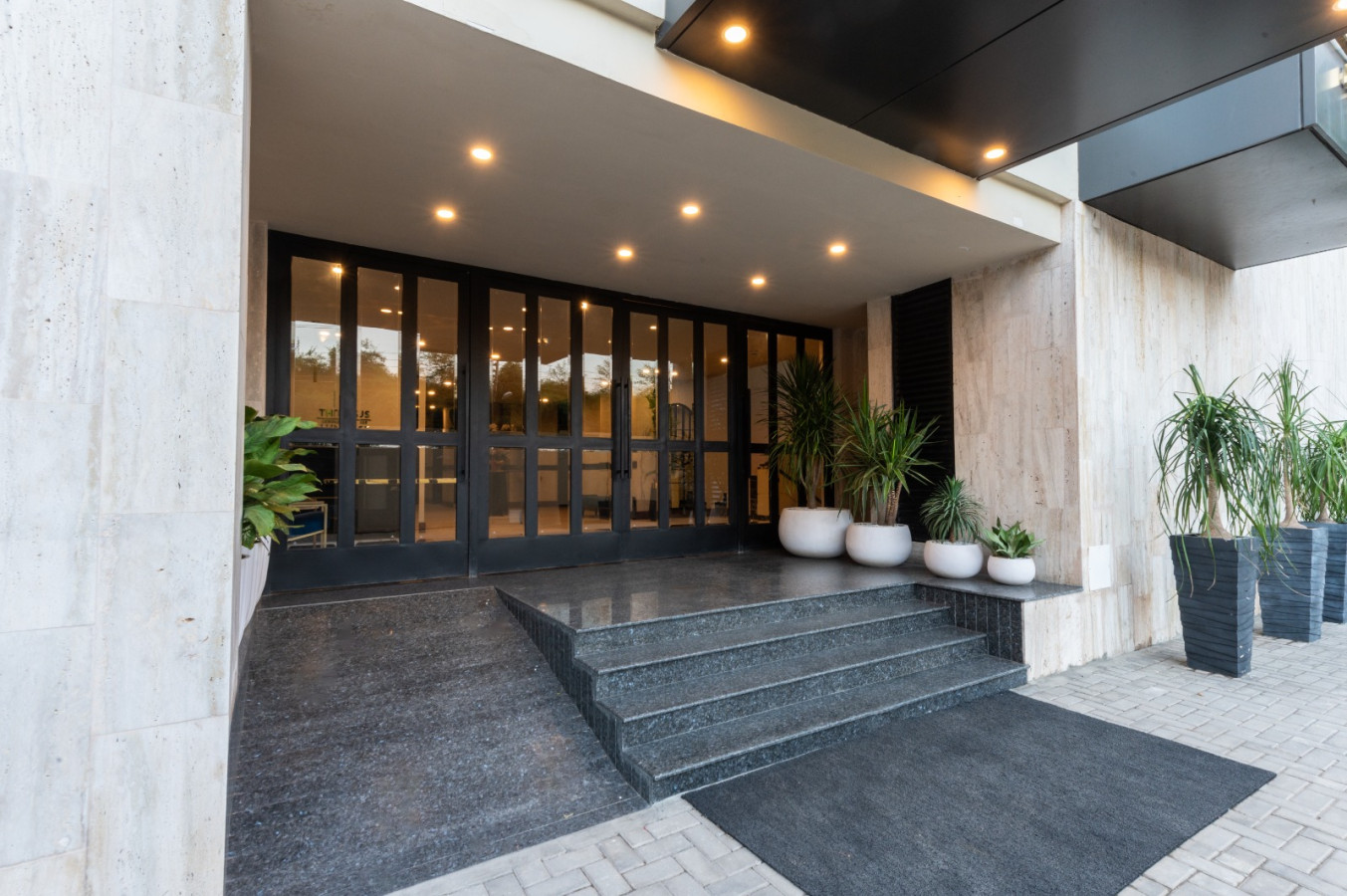 Urban 2 BR Apartment in Gulberg