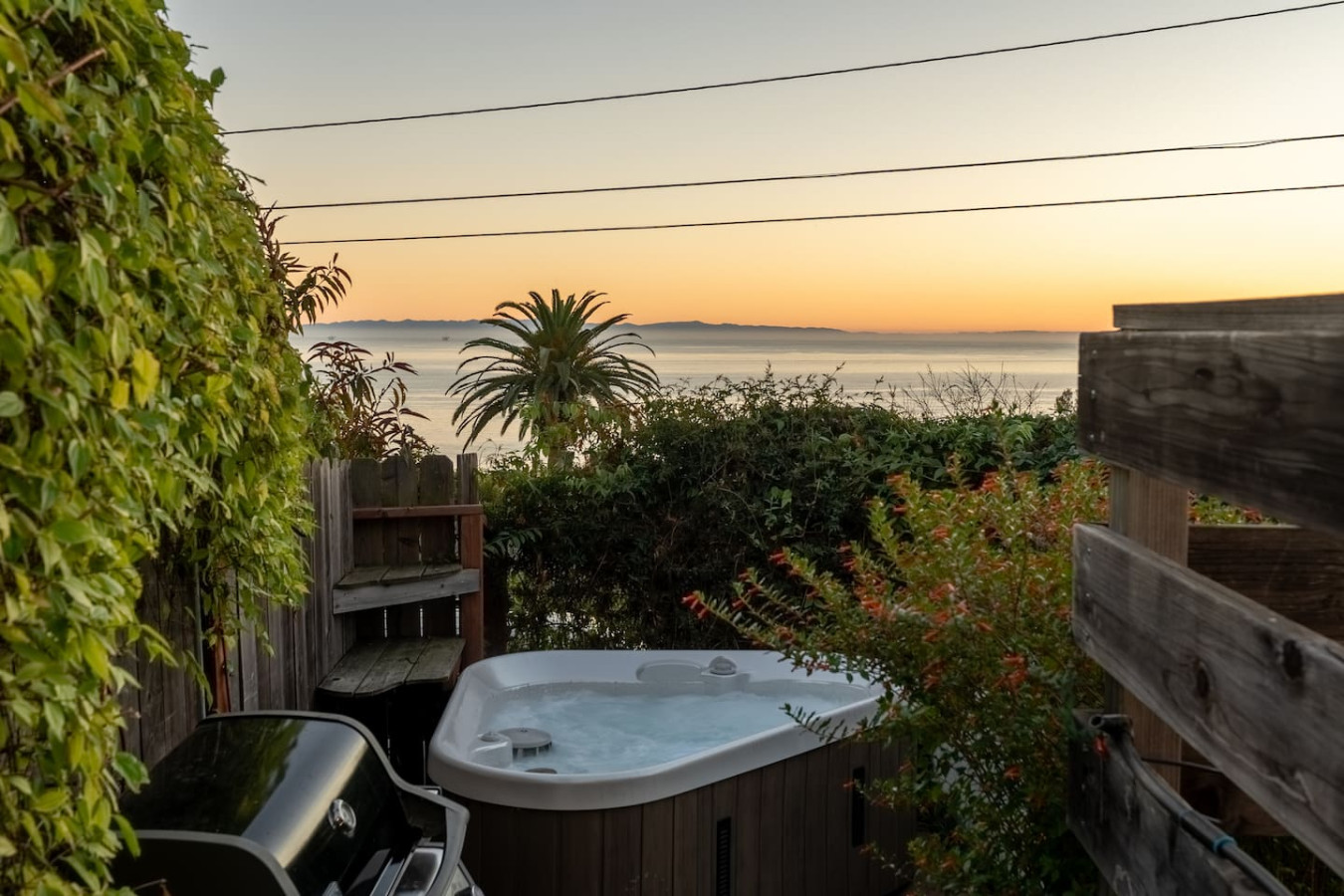Poppy's Cottage - Oceanview, Jacuzzi, Dog Friendly 5