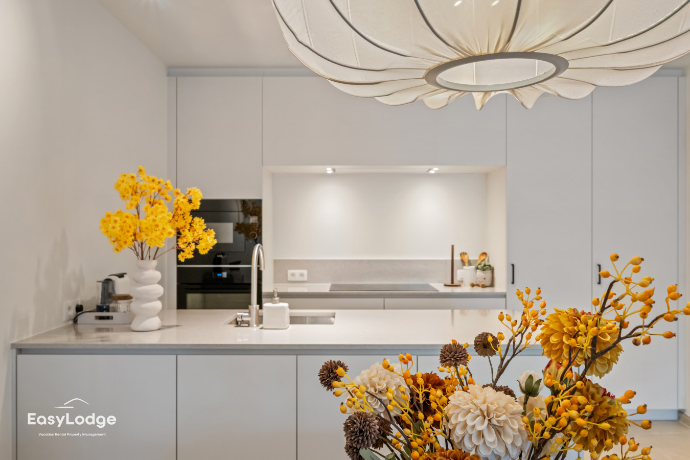 TROONTESSE –Stylish apartment w/ garage by the sea rental in Oostende