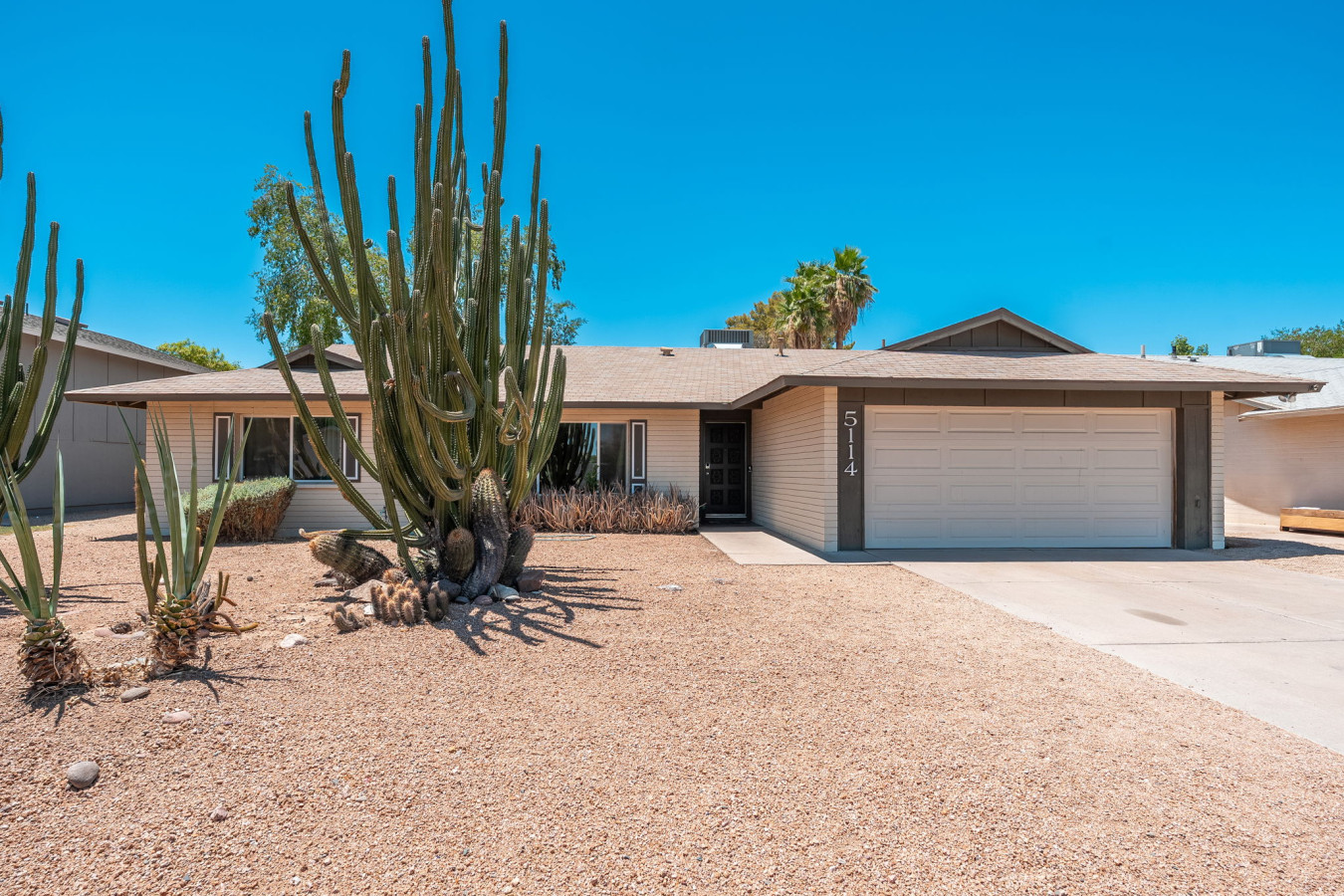 5114 S Dorsey Ln - 01.jpg