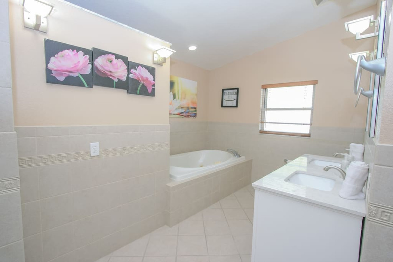 Master Bathroom Jacuzzi  tub