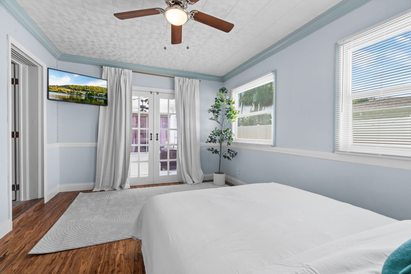 12-8402 Lava Pl_0012.jpg