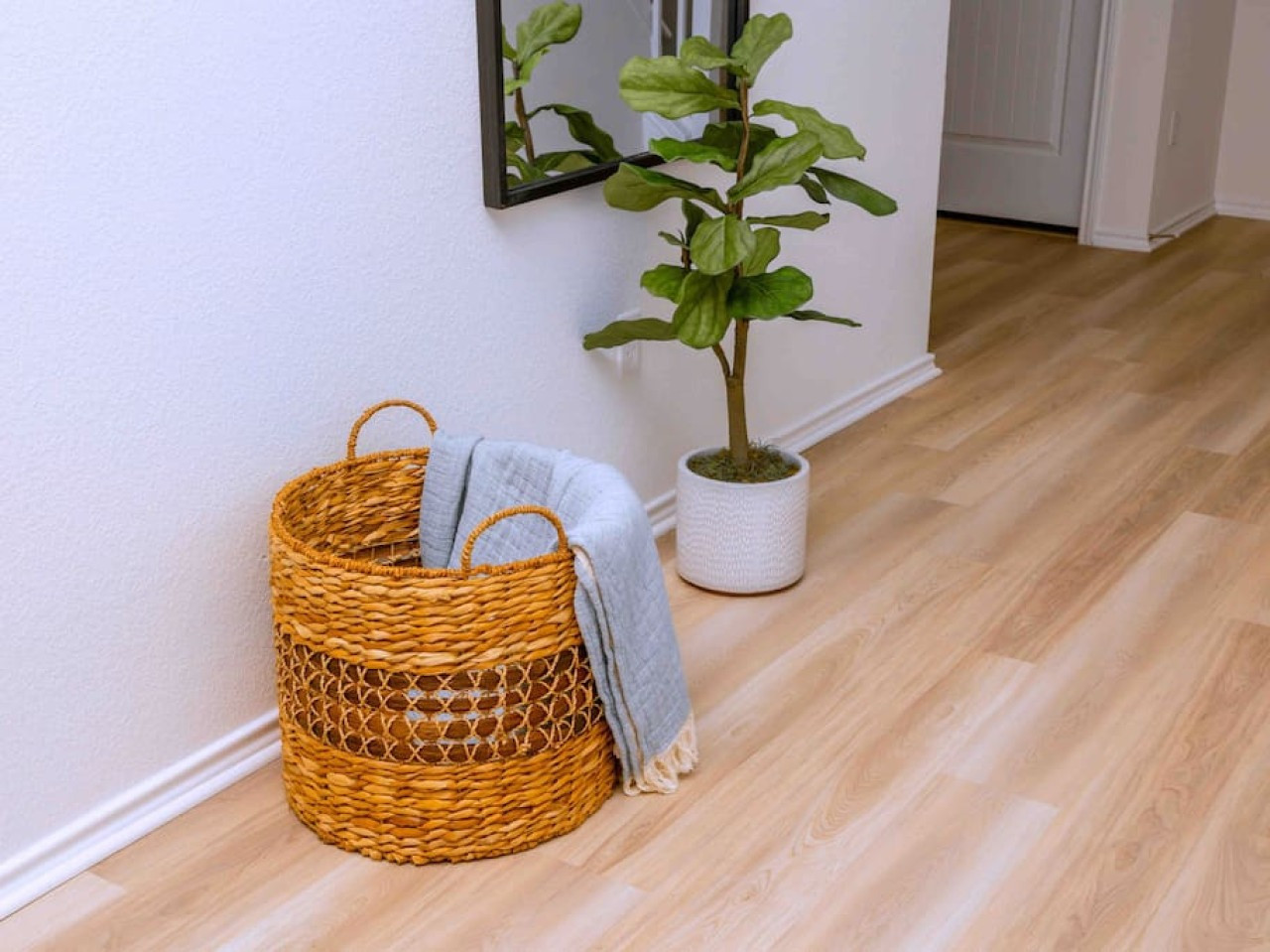 37-Entrance-Hallway-basket.jpg