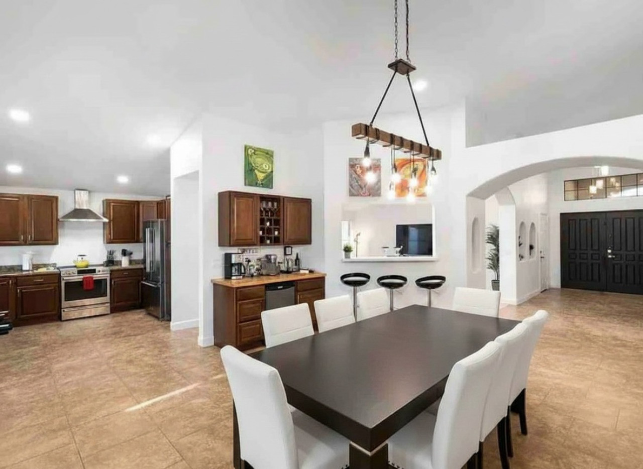 23-Dining-Room-Kitchen.jpg