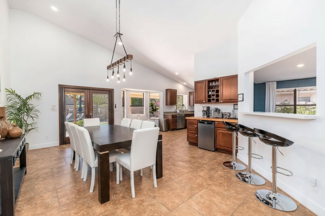 24-Dining-kitchen-barstools.jpg