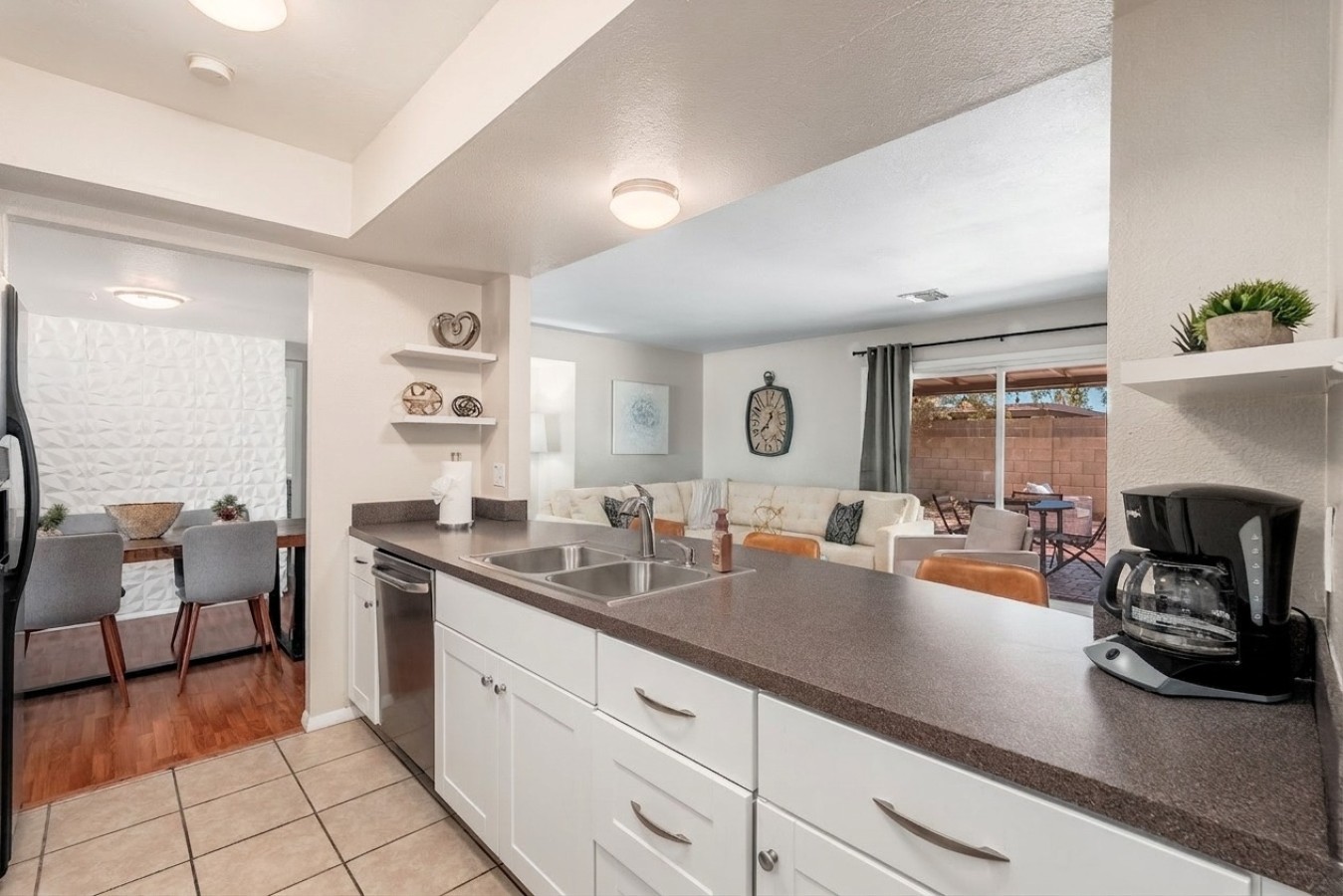 13-kitchen-outwards.jpg